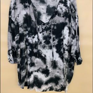 A.N.A. Womens 1X black/white/gray tie-dye 3/4 sleeve lace front tunic top